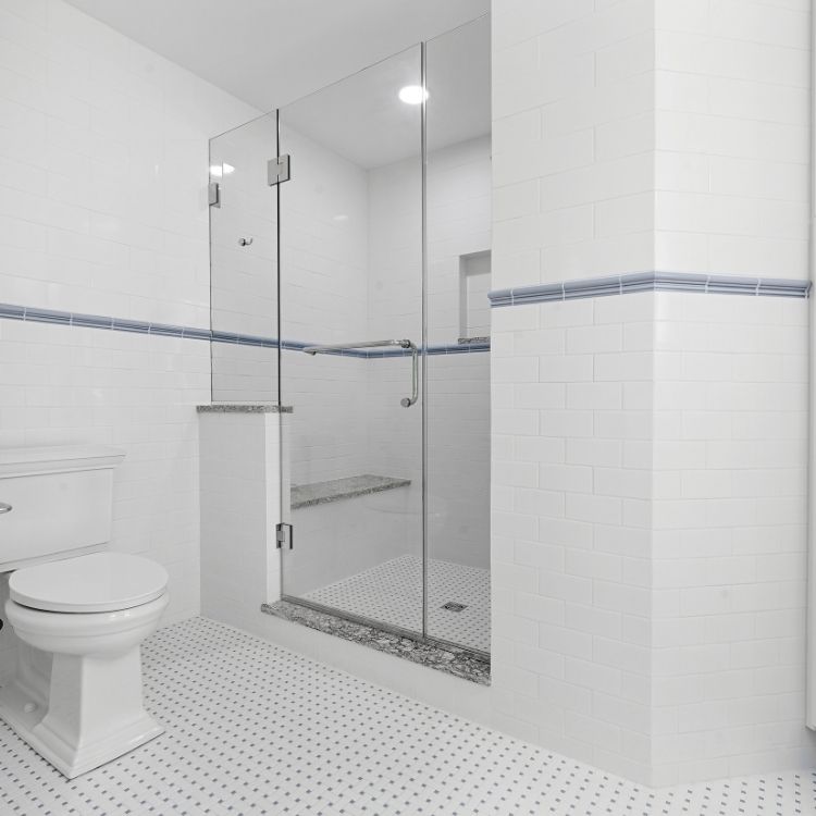 Updated Master Bathroom En Suite in Winfield